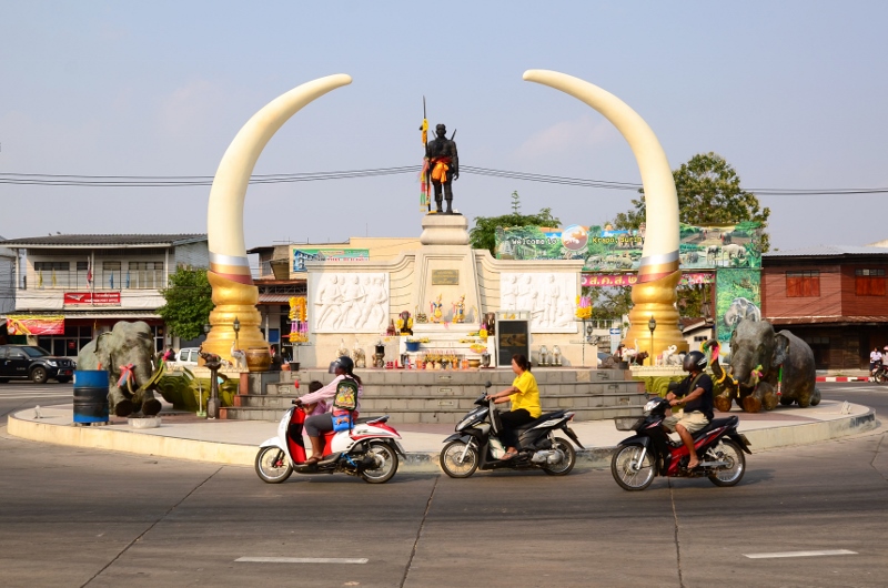 The Monument of Phaya Surin Phakdi Si Narong Changwang.